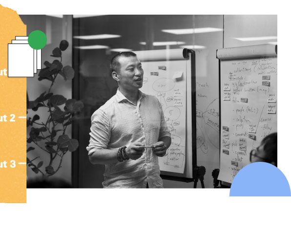 मीटिंग करता एक व्यक्ति